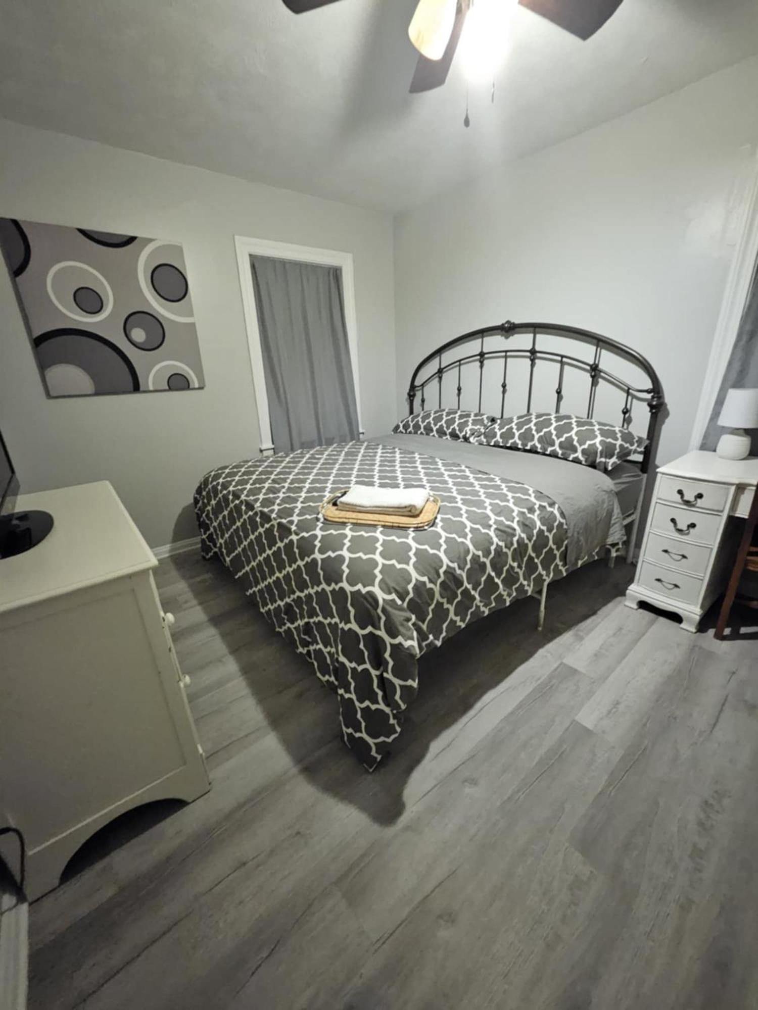 Homestay Gem King Size Bed *