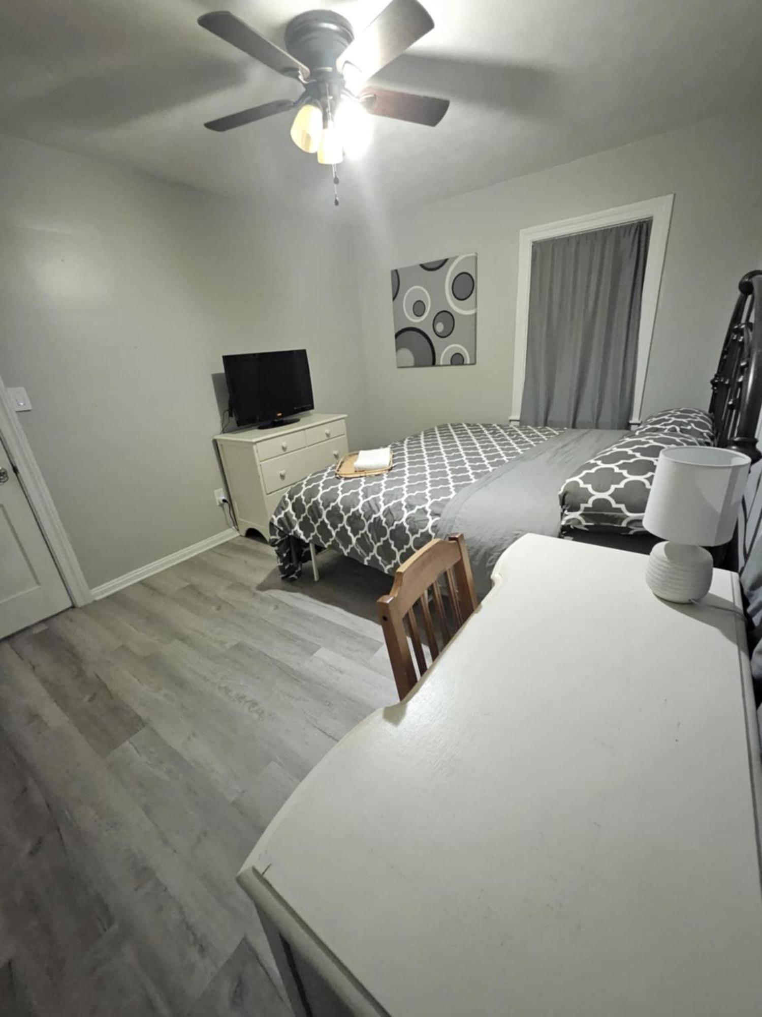 Gem King Size Bed Homestay Louisville
