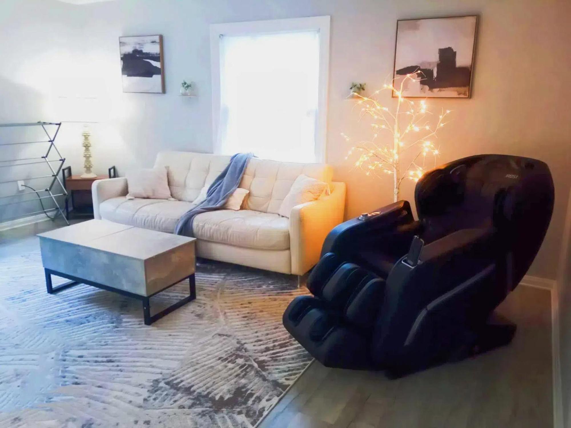 Homestay Gem King Size Bed Louisville